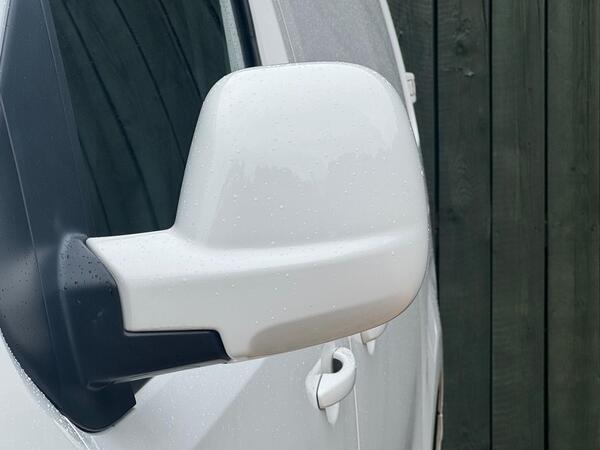 Peugeot Expert 2.0 BlueHDi 1400 Professional Plus Standard Panel Van MWB Euro 6 (s/s) 6dr at 37th
