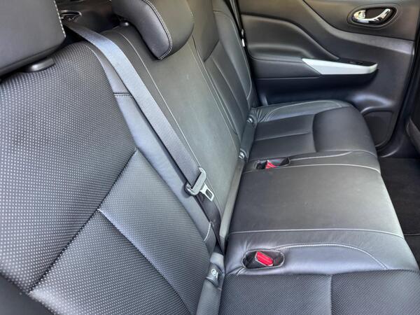 Nissan Navara 2.3 dCi Tekna Auto 4WD Euro 6 4dr at 18th