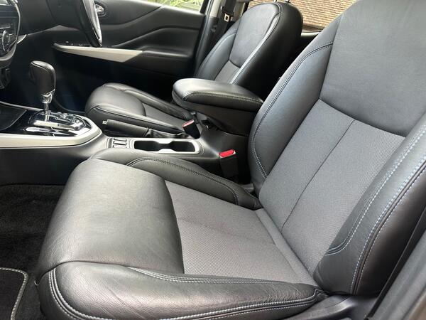 Nissan Navara 2.3 dCi N-Guard Auto 4WD Euro 6 4dr at 28th