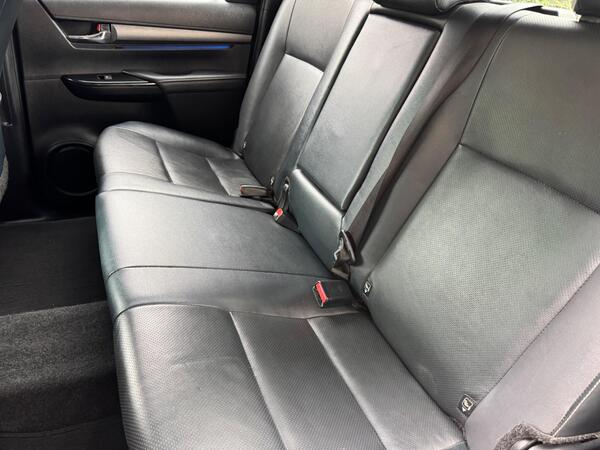 Toyota Hilux 2.8 D-4D Invincible X 4WD Euro 6 (s/s) 4dr at 35th