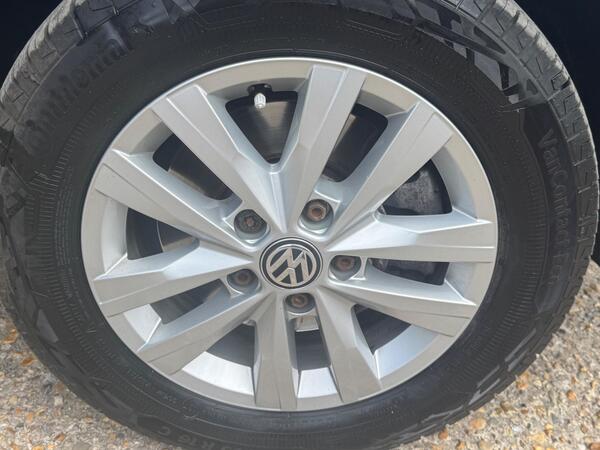 Volkswagen Transporter 2.0 TDI T30 Highline FWD SWB Euro 6 (s/s) 5dr at 23th