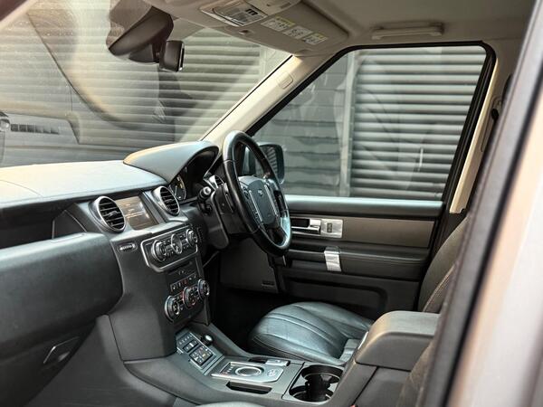Land Rover Discovery 4 3.0 SD V6 XS Auto 4WD Euro 5 5dr - Image 3