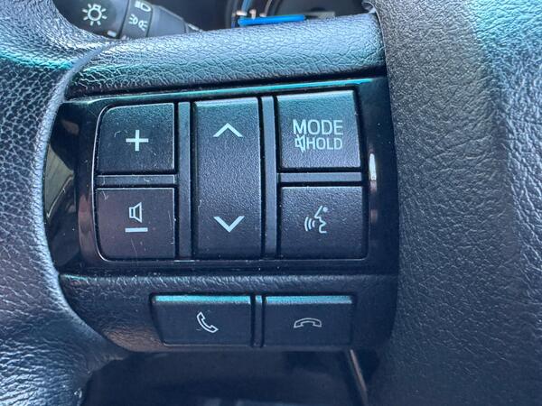 Toyota Hilux 2.8 D-4D Invincible X Auto 4WD Euro 6 (s/s) 4dr at 24th
