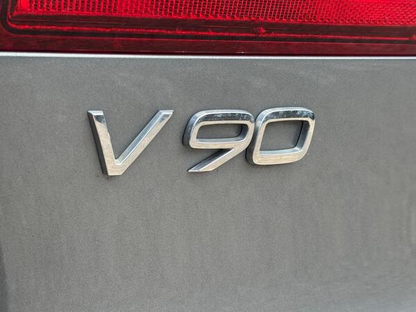 Volvo V90 2.0 D4 R-Design Auto Euro 6 (s/s) 5dr at 38th