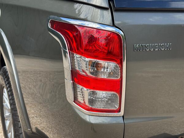 Mitsubishi L200 2.4 DI-D DC Barbarian Pickup Double Cab 4dr Diesel Auto 4WD Euro 6 (178 ps) at 27th
