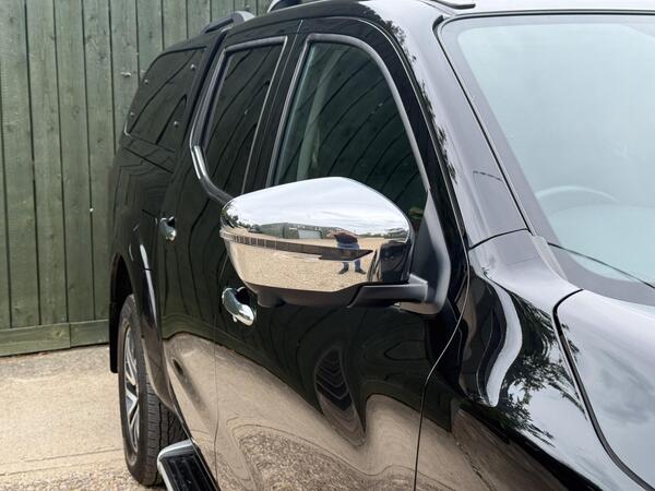 Nissan Navara 2.3 dCi Tekna Auto 4WD Euro 6 4dr at 36th