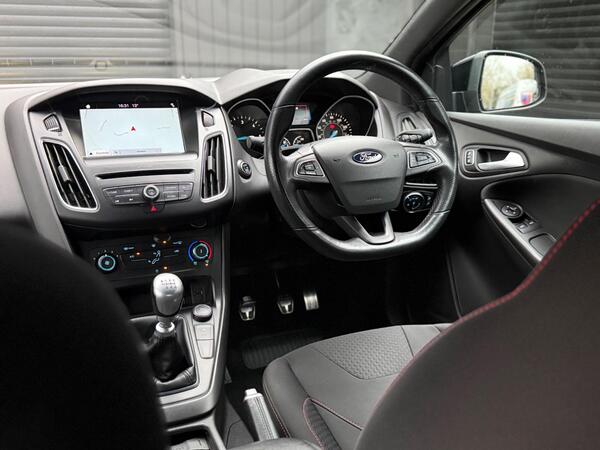Ford Focus 1.5 TDCi ST-Line Euro 6 (s/s) 5dr - Image 2
