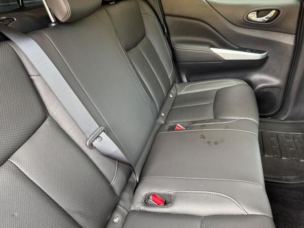 Nissan Navara 2.3 dCi Tekna 4WD Euro 6 (s/s) 4dr at 18th