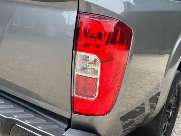 Nissan Navara 2.3 dCi N-Guard Auto 4WD Euro 6 4dr