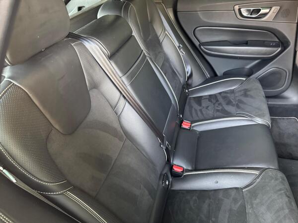 Volvo XC60 2.0 D4 R-Design Auto AWD Euro 6 (s/s) 5dr at 16th