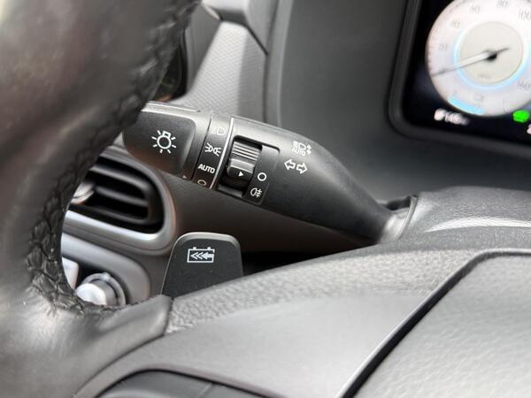 Hyundai KONA 64kWh Premium Auto 5dr (10.5kW Charger)