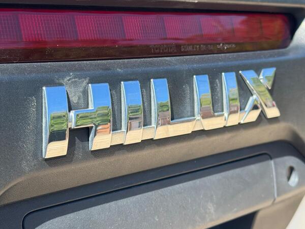Toyota Hilux 2.8 D-4D Invincible X Auto 4WD Euro 6 (s/s) 4dr at 48th
