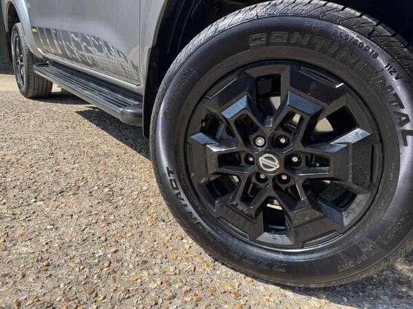 Nissan Navara 2.3 dCi N-Guard Auto 4WD Euro 6 4dr