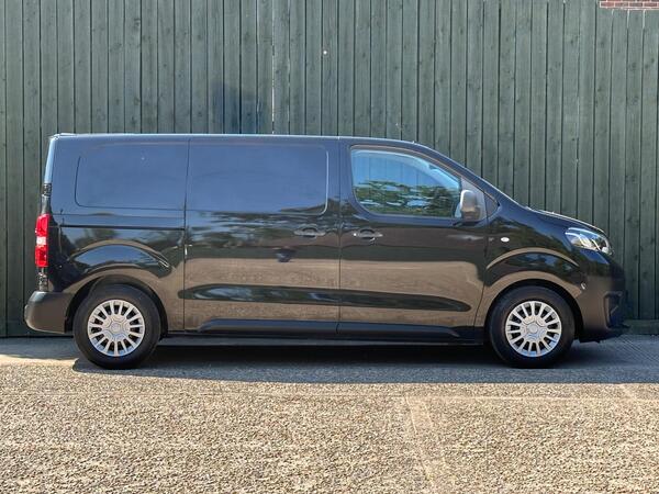 Toyota ProAce 1.6D Icon Medium Panel Van MWB Euro 6 (s/s) 6dr at 9th