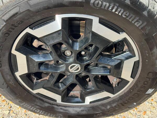 Nissan Navara 2.3 dCi Tekna Auto 4WD Euro 6 4dr at 33th