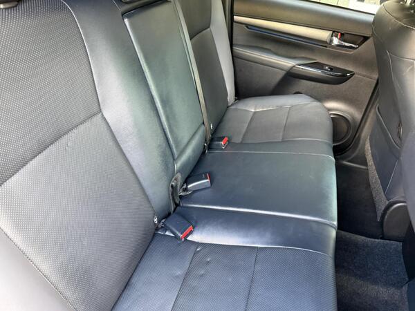 Toyota Hilux 2.8 D-4D Invincible X Auto 4WD Euro 6 (s/s) 4dr at 24th