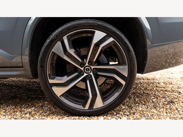 VOLVO XC90 R-DESIGN B5 MHEV AWD AUTO - Image 17