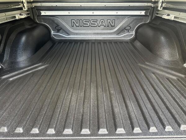 Nissan Navara 2.3 dCi N-Guard Pickup Double Cab 4dr Diesel Auto 4WD Euro 6 (190 ps)