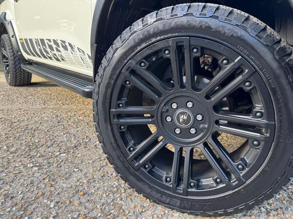 Nissan Navara 2.3 dCi N-Guard 4WD Euro 6 (s/s) 4dr at 39th