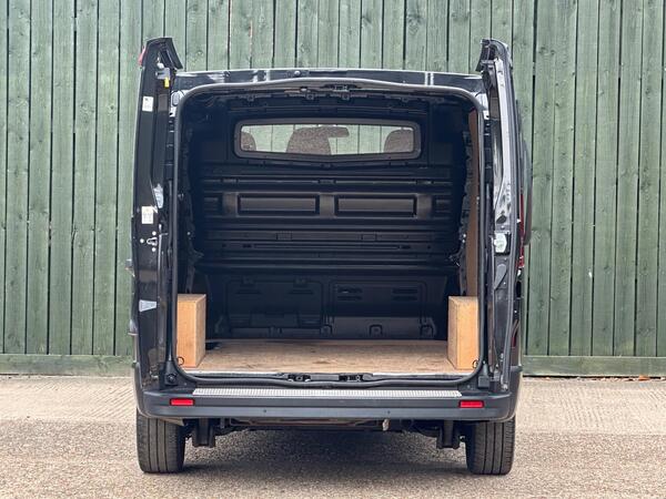 Renault Trafic 2.0 dCi ENERGY 28 Sport SWB Standard Roof Euro 6 (s/s) 5dr at 32th