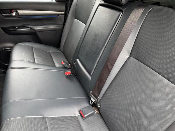 Toyota Hilux 2.8 D-4D Invincible X Auto 4WD Euro 6 (s/s) 4dr at 16th