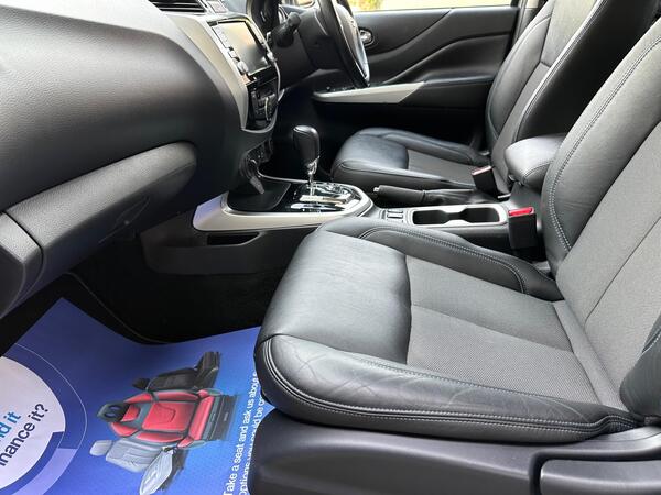 Nissan Navara 2.3 dCi N-Guard Pickup Double Cab 4dr Diesel Auto 4WD Euro 6 (190 ps)