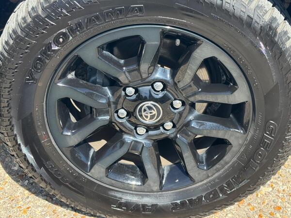 Toyota Hilux 2.8 D-4D Invincible X Auto 4WD Euro 6 (s/s) 4dr at 33th