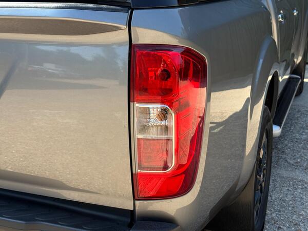 Nissan Navara 2.3 dCi Tekna Auto 4WD Euro 6 4dr at 40th