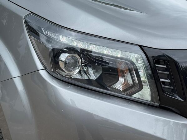 Nissan Navara 2.3 dCi N-Guard Auto 4WD Euro 6 4dr at 46th