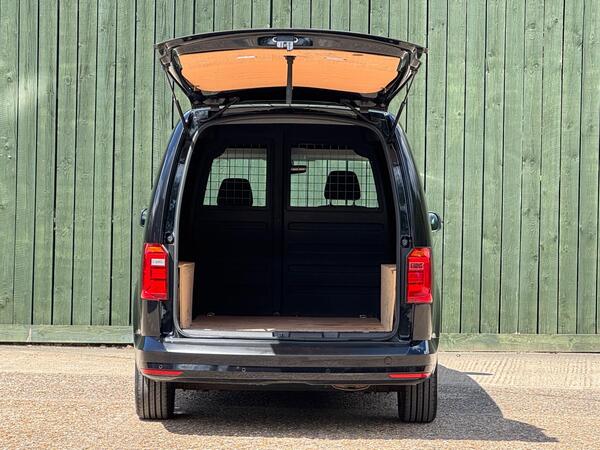 Volkswagen Caddy Maxi 2.0 TDI C20 BlueMotion Tech Highline LWB Euro 6 (s/s) 6dr at 7th