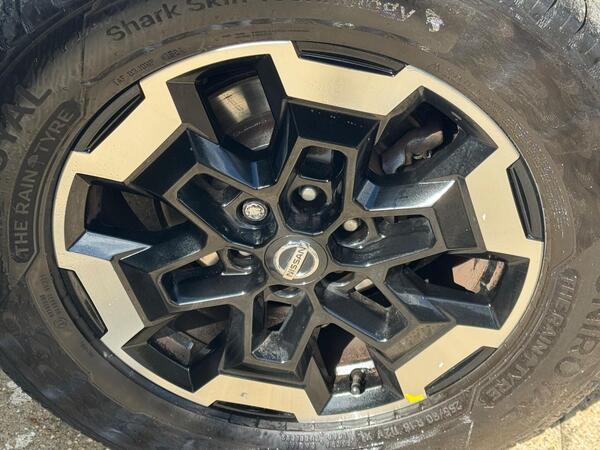 Nissan Navara 2.3 dCi Tekna Auto 4WD Euro 6 4dr at 49th