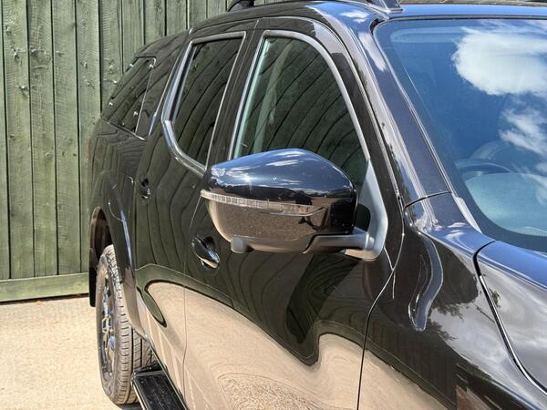 Nissan Navara 2.3 dCi N-Guard Auto 4WD Euro 6 4dr at 43th