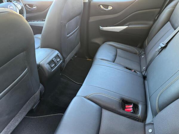 Nissan Navara 2.3 dCi N-Guard Auto 4WD Euro 6 4dr