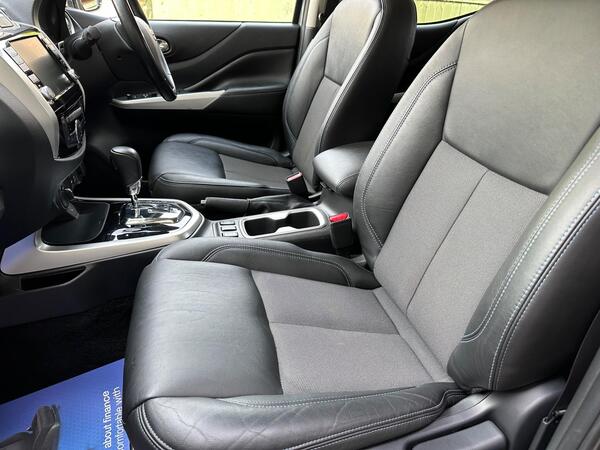Nissan Navara 2.3 dCi N-Guard Pickup Double Cab 4dr Diesel Auto 4WD Euro 6 (190 ps)