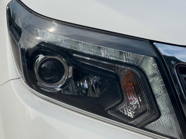 Nissan Navara 2.3 dCi Tekna Auto 4WD Euro 6 4dr
