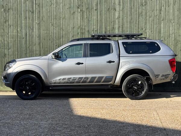 Nissan Navara 2.3 dCi N-Guard Auto 4WD Euro 6 4dr at 9th