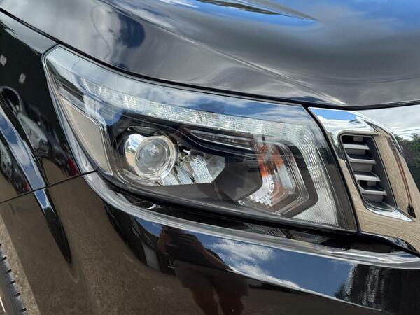 Nissan Navara 2.3 dCi Tekna Auto 4WD Euro 6 4dr