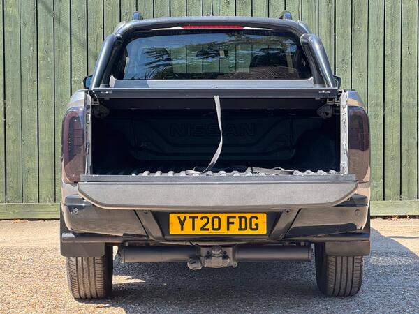 Nissan Navara 2.3 dCi N-Guard Auto 4WD Euro 6 4dr