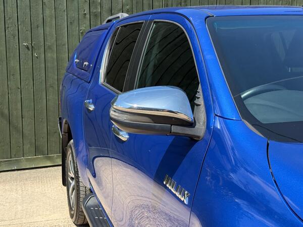 Toyota Hilux 2.4 D-4D Invincible Auto 4WD Euro 6 (s/s) 4dr (TSS) at 38th