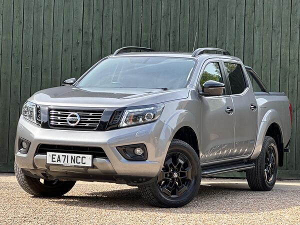 Nissan Navara 2.3 dCi N-Guard Pickup Double Cab 4dr Diesel Auto 4WD Euro 6 (190 ps)