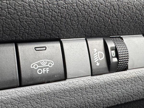 Peugeot Expert 2.0 BlueHDi 1400 Professional Plus Standard Panel Van MWB Euro 6 (s/s) 6dr at 39th