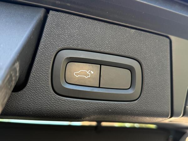 Volvo XC60 2.0 D5 PowerPulse Inscription Auto AWD Euro 6 (s/s) 5dr at 32th