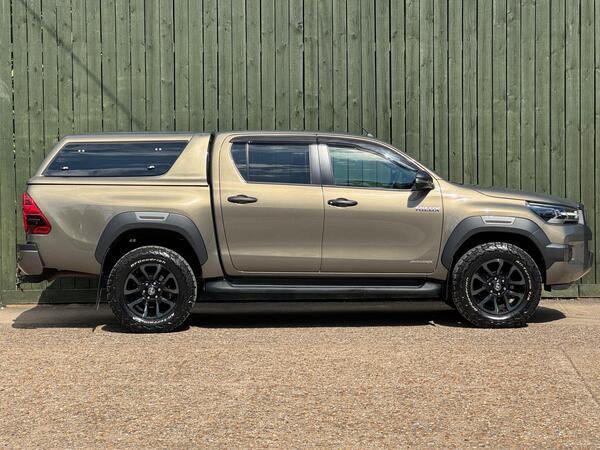 Toyota Hilux 2.8 D-4D Invincible X 4WD Euro 6 (s/s) 4dr at 15th