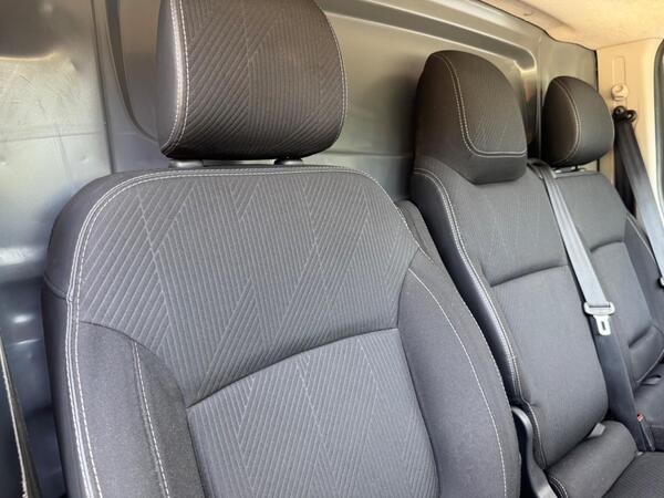 Renault Trafic 2.0 dCi ENERGY 28 Black Edition SWB Standard Roof Euro 6 (s/s) 5dr at 8th