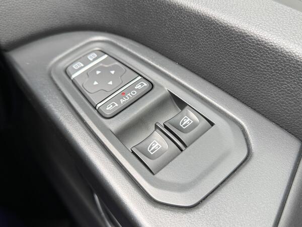 Renault Trafic 2.0 dCi Blue LL30 Sport Crew Van L2 H1 Euro 6 (s/s) 6dr at 32th