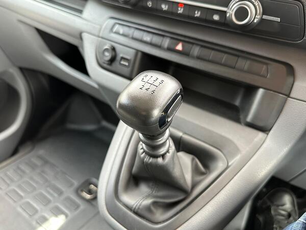Citroen Dispatch 1.5 BlueHDi 1000 Enterprise Pro M FWD 2 Euro 6 (s/s) 6dr at 24th