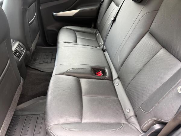 Nissan Navara 2.3 dCi Tekna Auto 4WD Euro 6 4dr at 15th