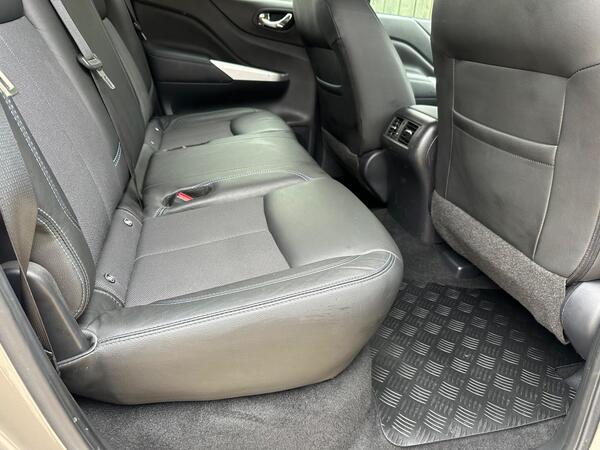 Nissan Navara 2.3 dCi N-Guard 4WD Euro 6 (s/s) 4dr at 40th
