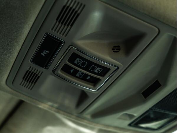 JAGUAR XJ PORTFOLIO S/C AUTO - Image 38