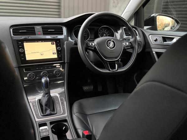 Volkswagen e-Golf 35.8kWh e-Golf Auto 5dr - Image 2